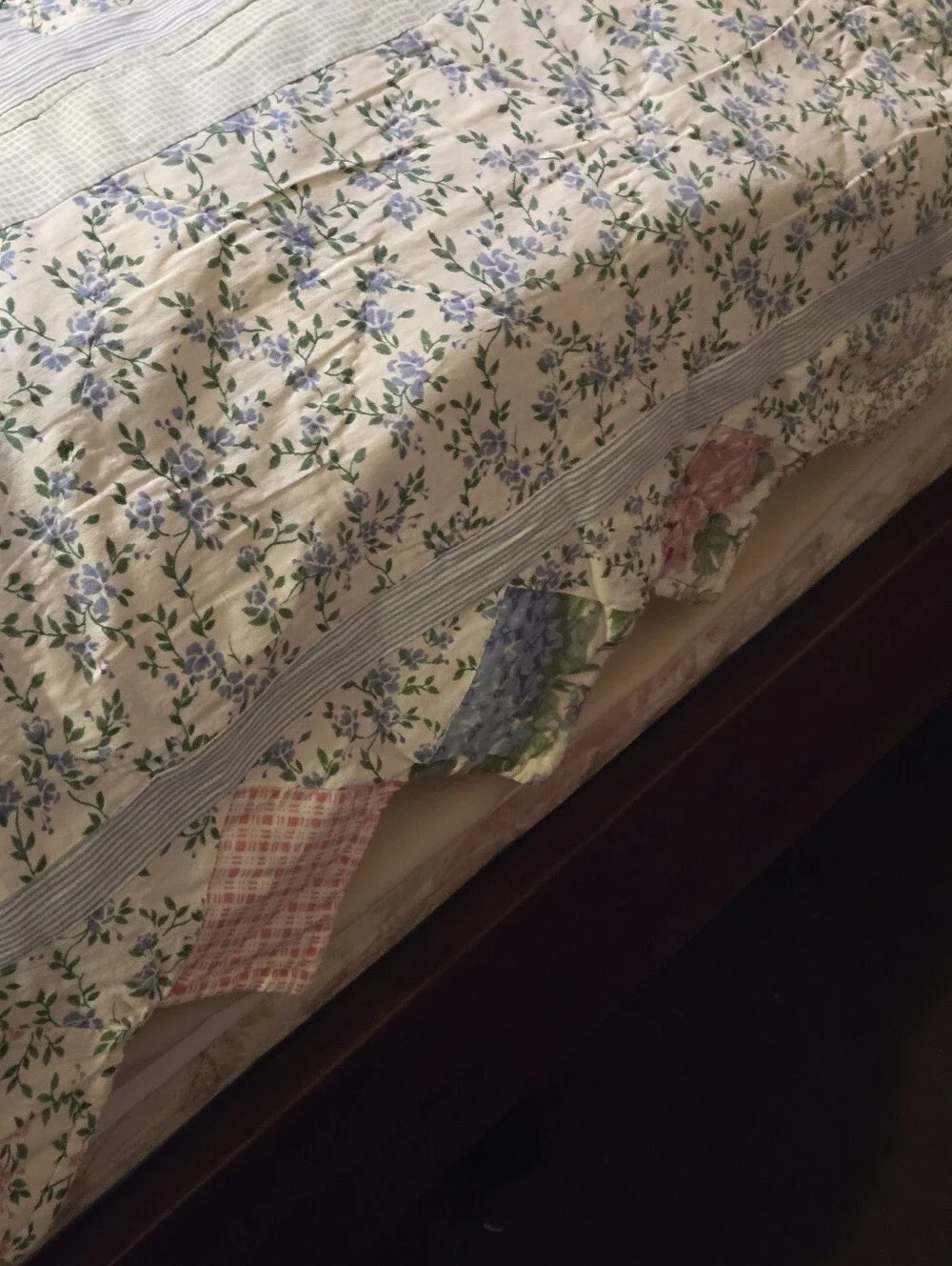 Cottage French Country style quilt Queen Sz Mach made Blue/Pink Floral 94